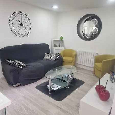 Maison Climatisee ,2 Chambres, Parking Compris