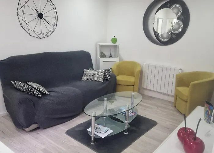 Maison Climatisee ,2 Chambres, Parking Compris